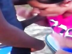 Mi prima me mama la verga a mi y a un amigo al aire libre